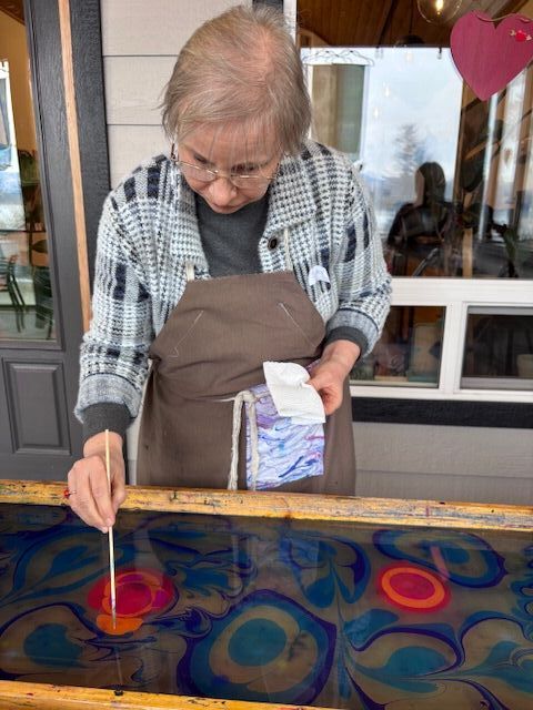 Dorothea adding colours